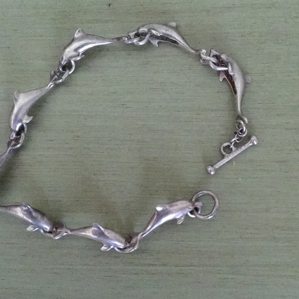 Sterling silver porpoise bracelet. 7” long not counting clasp.